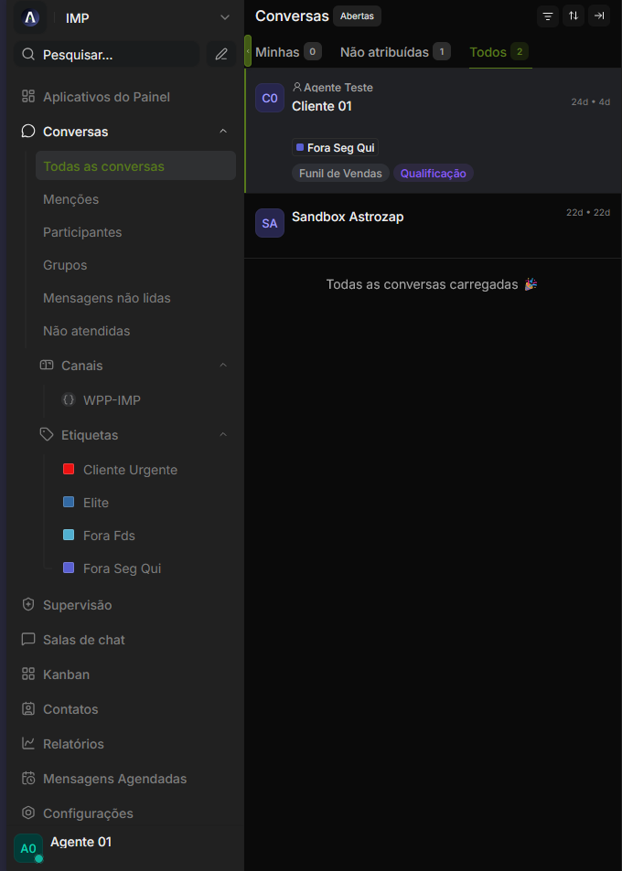Menu lateral e lista de conversas da Astrozap, com etiquetas, etapa do funil de vendas e atendente responsável.